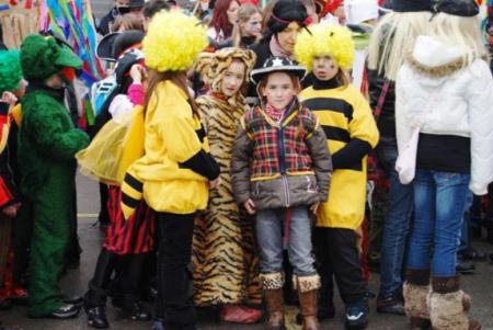 Maškare Kettejeve šole so na pustni torek oživele mestne ulice 15